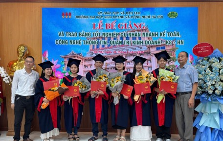 LỄ TRAO BẰNG TỐT NGHIỆP ĐẠI HỌC HÌNH THỨC VỪA LÀM VỪA HỌC NGÀNH: KẾ TOÁN, CÔNG NGHỆ THÔNG TIN, QUẢN TRỊ KINH DOANH NĂM 2025